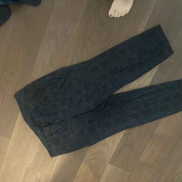 Black Snake Skin Look Crop Pants - Picture 2 of 5